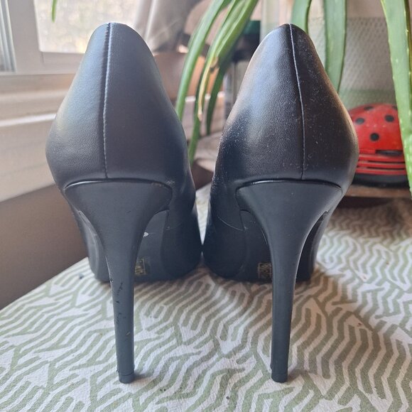 Black High Heel Pumps - Picture 3 of 7